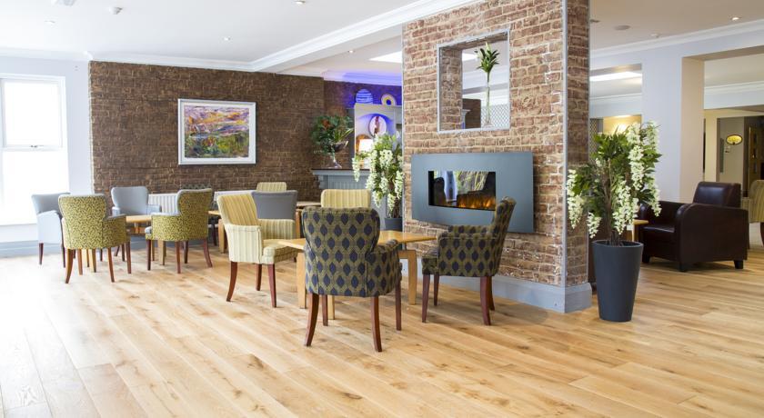 Springhill Court Hotel & Leisure Club Килкени Екстериор снимка
