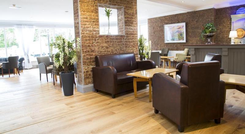 Springhill Court Hotel & Leisure Club Килкени Екстериор снимка