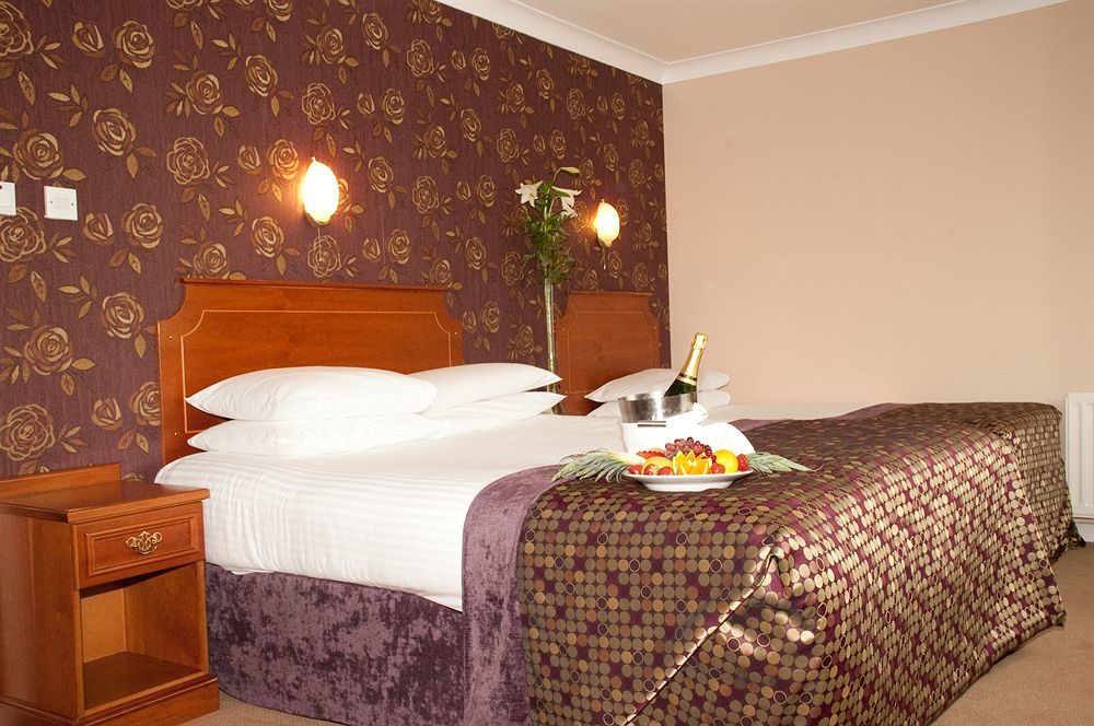 Springhill Court Hotel & Leisure Club Килкени Екстериор снимка