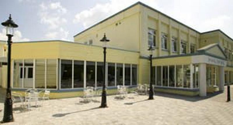 Springhill Court Hotel & Leisure Club Килкени Екстериор снимка